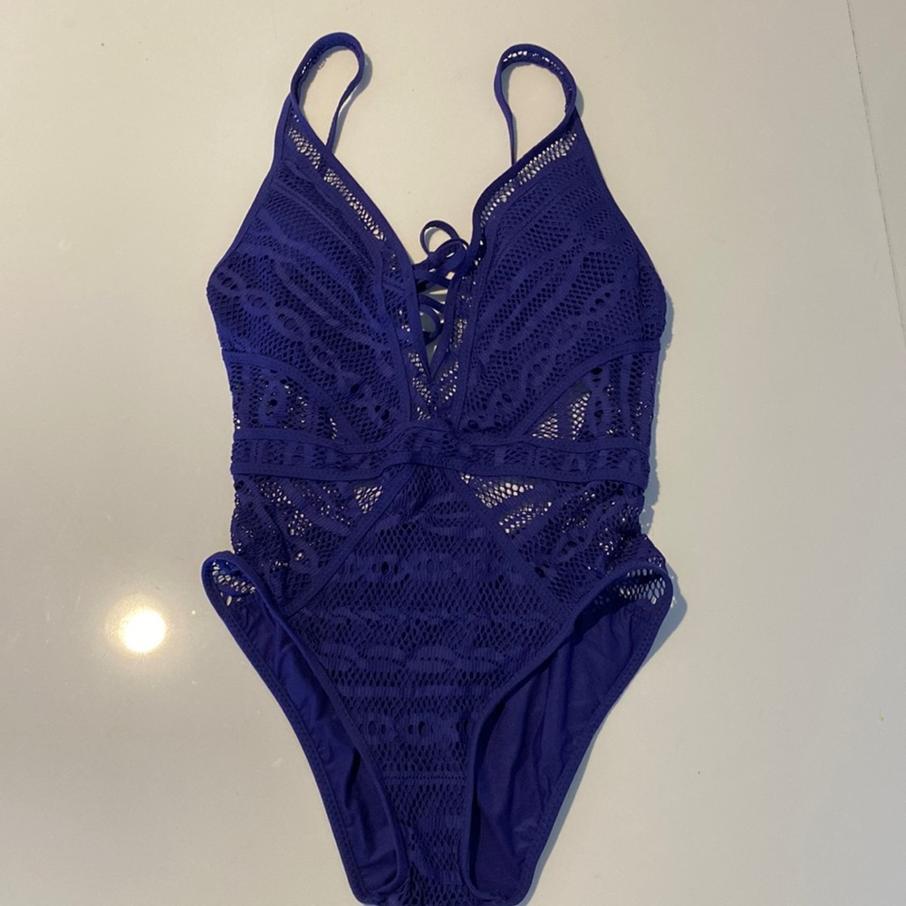 Becca Colorplay Plunge Lace Swimsuit (size M) in Deep Water Blue